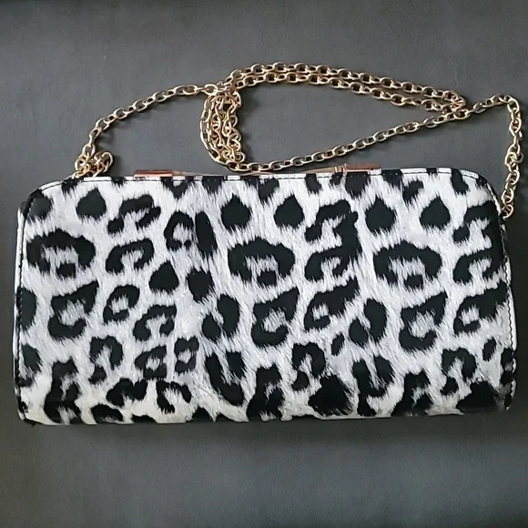 Retro style crossbody clutch - Picture 2 of 15